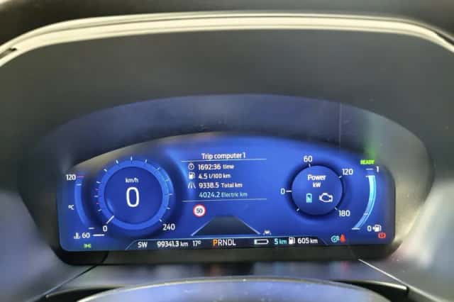 Ford Kuga (2022) thumbnail 4