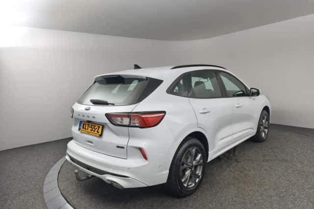 Ford Kuga (2022) thumbnail 2