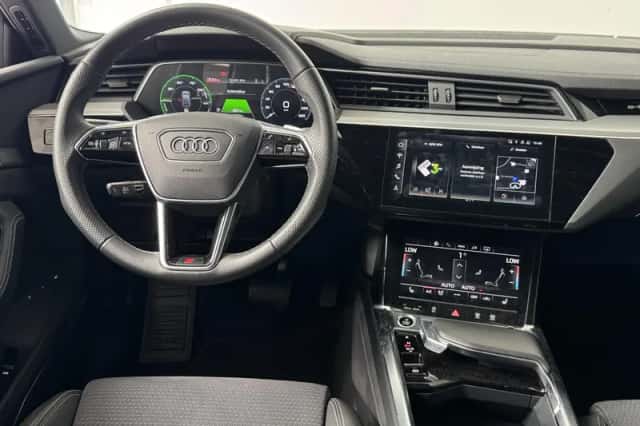 Audi e-tron (2022) thumbnail 3