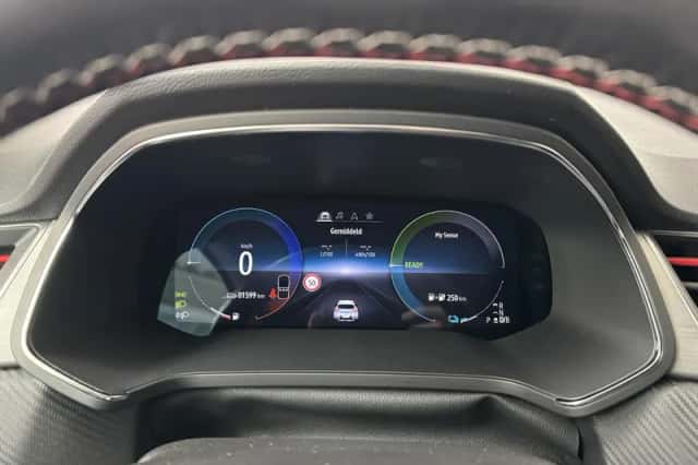 Renault Captur (2021) thumbnail 4