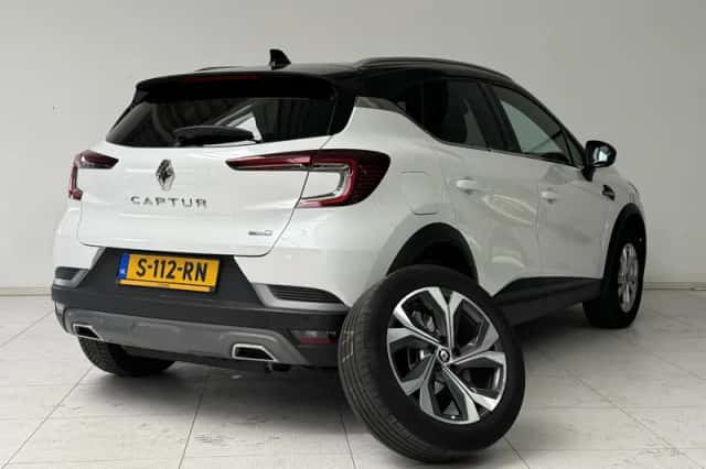 Renault Captur (2021) thumbnail 2