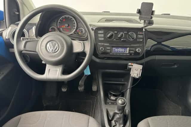 Volkswagen Up! (2015) thumbnail 3