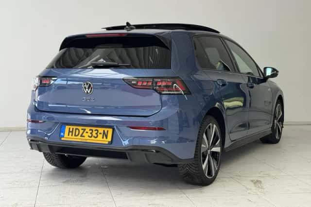 Volkswagen Golf (2025) thumbnail 2