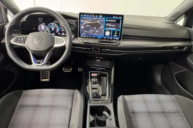 Volkswagen Golf (2025) thumbnail 3