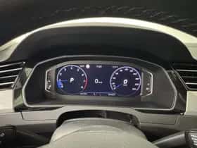 Volkswagen Passat (2023) thumbnail 4