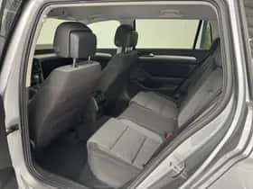 Volkswagen Passat (2023) thumbnail 36