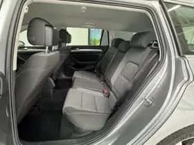 Volkswagen Passat (2023) thumbnail 9