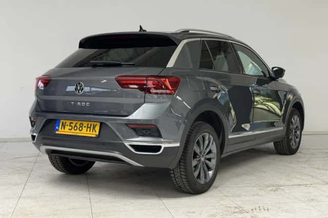 Volkswagen T-Roc (2021) thumbnail 2