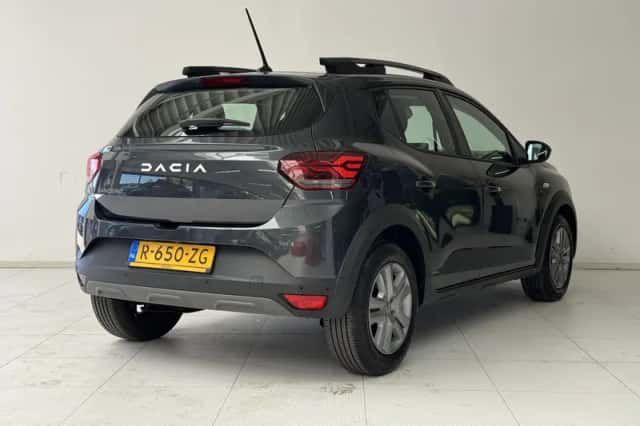 Dacia Sandero Stepway (2022) thumbnail 2
