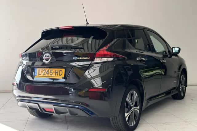 Nissan Leaf (2021) thumbnail 2