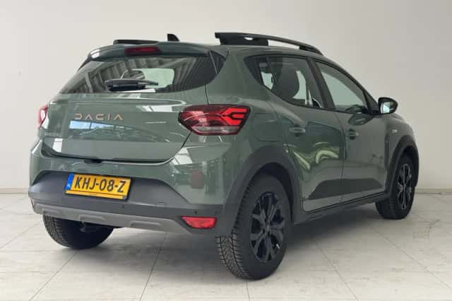 Dacia Sandero Stepway (2023) thumbnail 2