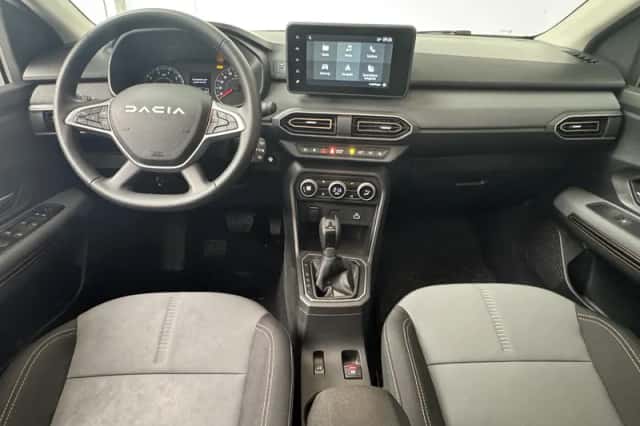 Dacia Sandero Stepway (2023) thumbnail 3