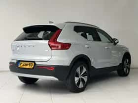 Volvo XC40 (2022) thumbnail 2