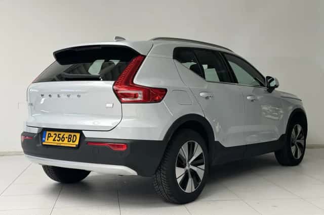 Volvo XC40 (2022) thumbnail 2