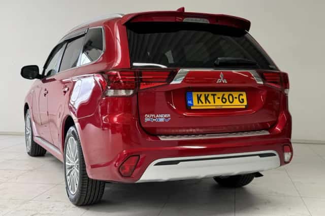 Mitsubishi Outlander (2021) thumbnail 6