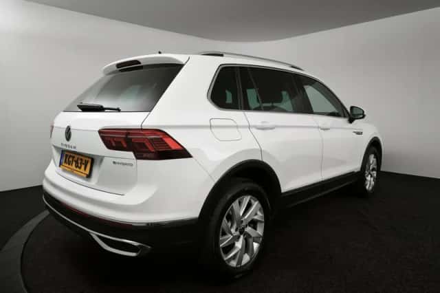 Volkswagen Tiguan (2023) thumbnail 2