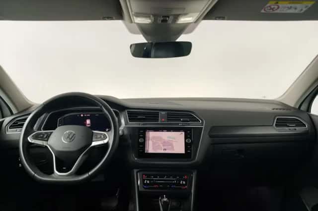 Volkswagen Tiguan (2023) thumbnail 3