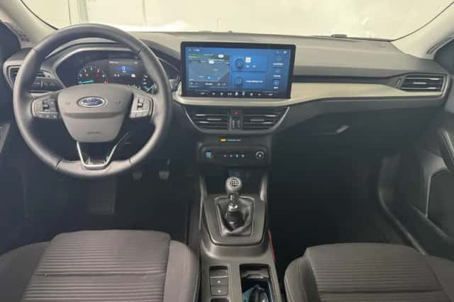 Ford Focus (2024) thumbnail 3