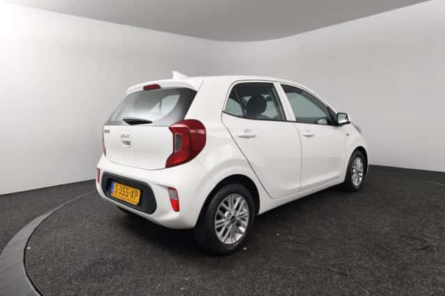Kia Picanto (2023) thumbnail 2