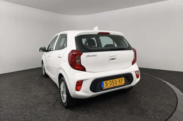 Kia Picanto (2023) thumbnail 6