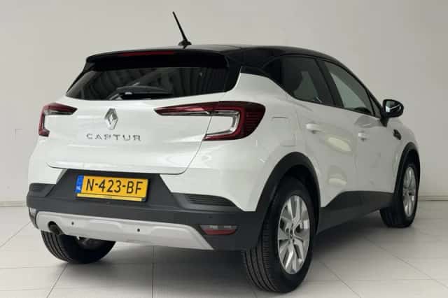 Renault Captur (2021) thumbnail 2