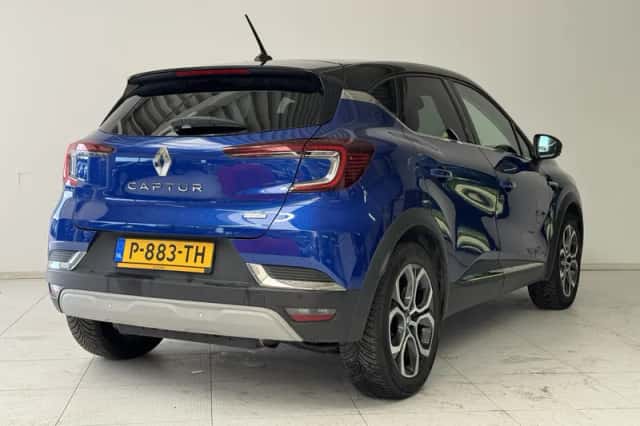 Renault Captur (2021) thumbnail 2