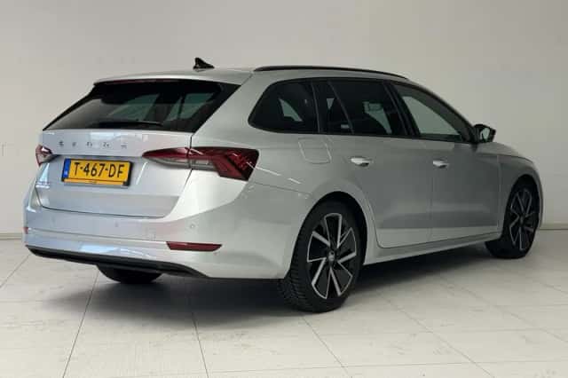 Škoda Octavia (2023) thumbnail 2