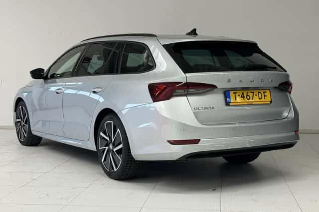 Škoda Octavia (2023) thumbnail 6