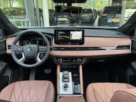 Mitsubishi Outlander (2025) thumbnail 3
