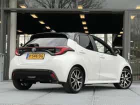 Toyota Yaris (2022) thumbnail 2