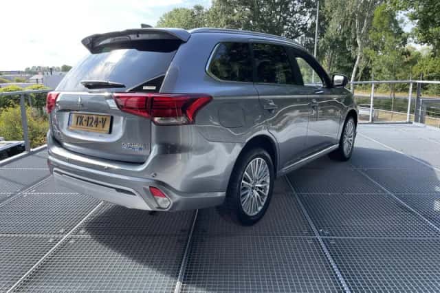 Mitsubishi Outlander (2018) thumbnail 2