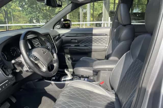 Mitsubishi Outlander (2018) thumbnail 4