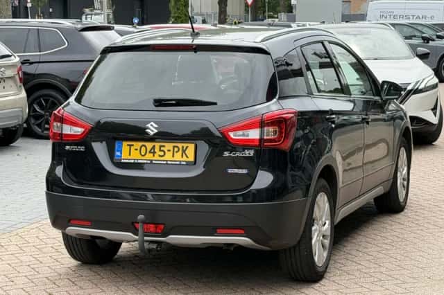 Suzuki S-Cross (2021) thumbnail 3