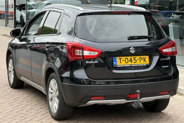 Suzuki S-Cross (2021) thumbnail 4
