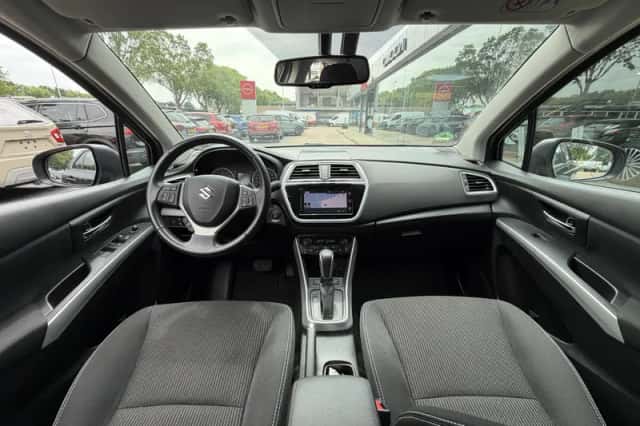 Suzuki S-Cross (2021) thumbnail 6
