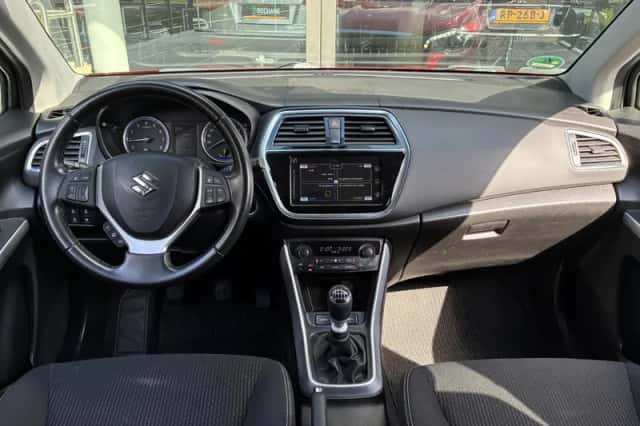 Suzuki S-Cross (2020) thumbnail 3