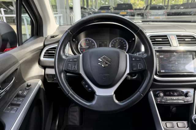 Suzuki S-Cross (2020) thumbnail 3