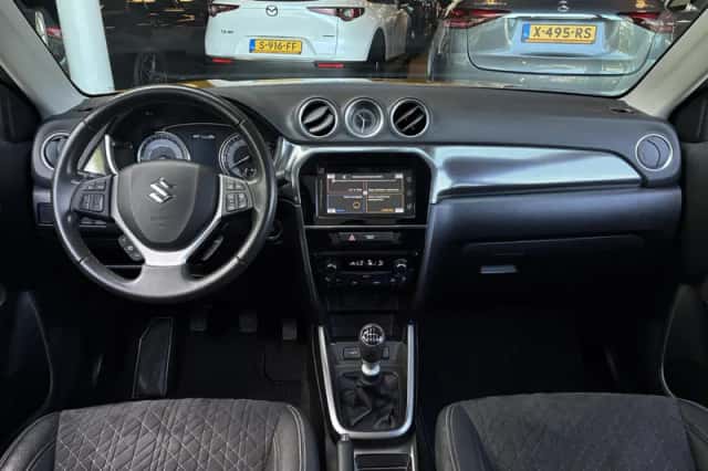 Suzuki Vitara (2021) thumbnail 3
