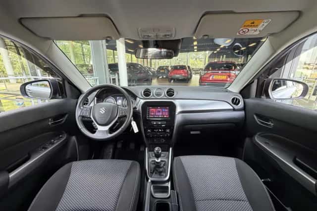 Suzuki Vitara (2023) thumbnail 3