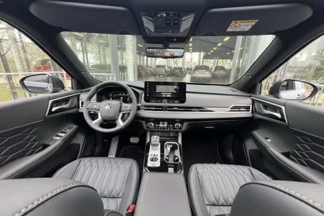 Mitsubishi Outlander (2026) thumbnail 3