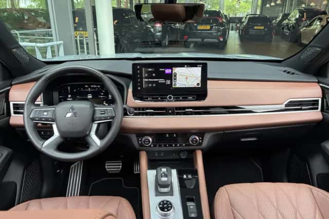 Mitsubishi Outlander (2025) thumbnail 3