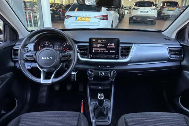 Kia Stonic (2023) thumbnail 3