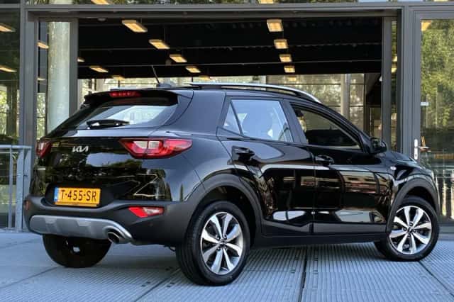 Kia Stonic (2023) thumbnail 2