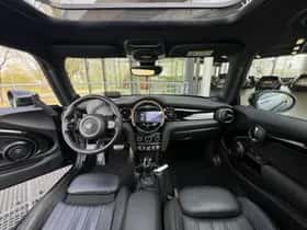MINI Cooper S (2024) thumbnail 3