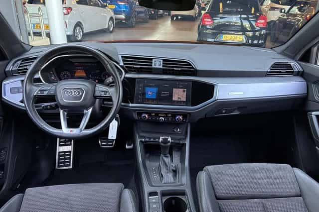 Audi Q3 (2021) thumbnail 3