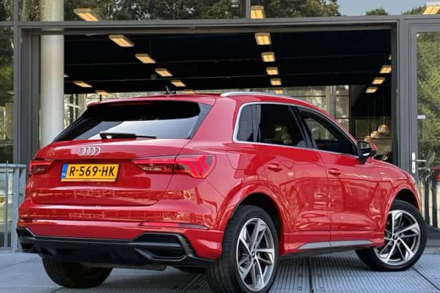 Audi Q3 (2021) thumbnail 2