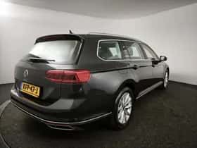 Volkswagen Passat (2021) thumbnail 2