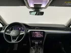 Volkswagen Passat (2021) thumbnail 3