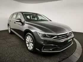 Volkswagen Passat (2021) thumbnail 5