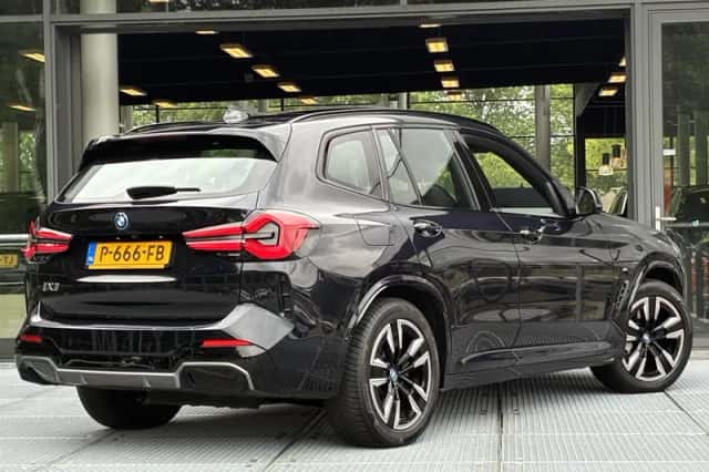 BMW iX3 (2022) thumbnail 2